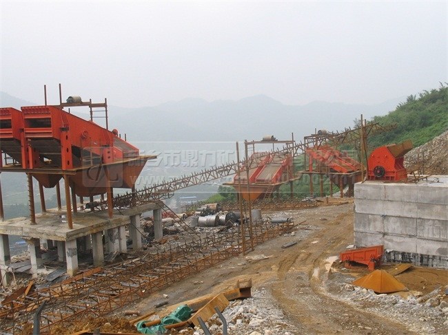 時產300噸的河卵石破碎應該如何選配