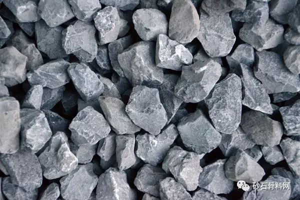 碎石骨料在混凝土中起著重要的作用