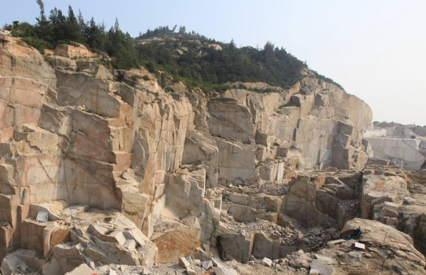 哪種破碎設備更適合硬巖破碎